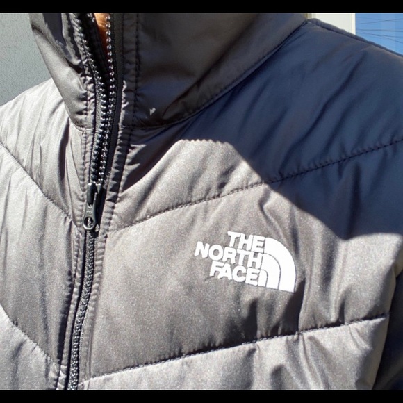 Authentic Northface Slim Puffer Jacket - Picture 2 of 2